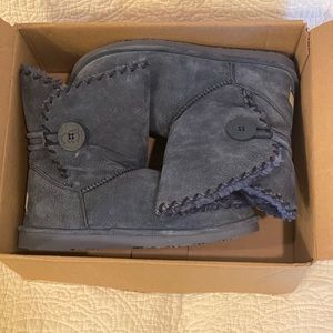 Navy blue LAMO women’s faux fur boots size 11